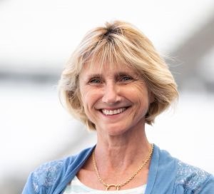 Portrait de la Dr Pfister, endocrinologue et femme médecin épanouie